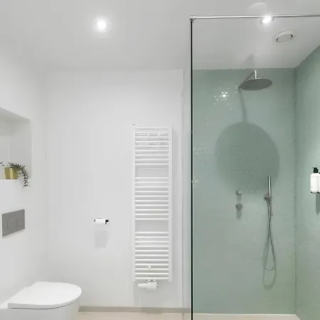 2br Ground-floor In Zuid With Free Parking Near Vondelpark & Airport