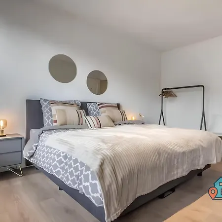 Appartamento 2br Ground-floor In Zuid With Free Parking Near Vondelpark & Airport