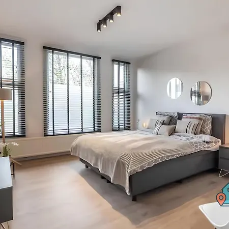 2br Ground-floor In Zuid With Free Parking Near Vondelpark & Airport